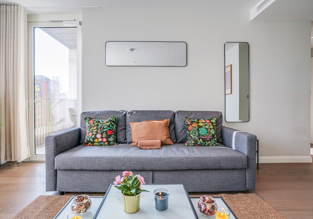Central London Stay in Vauxhall With Balcony