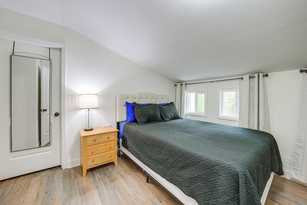 Fire Pit & Grill: Family Home on Fox River Trail!