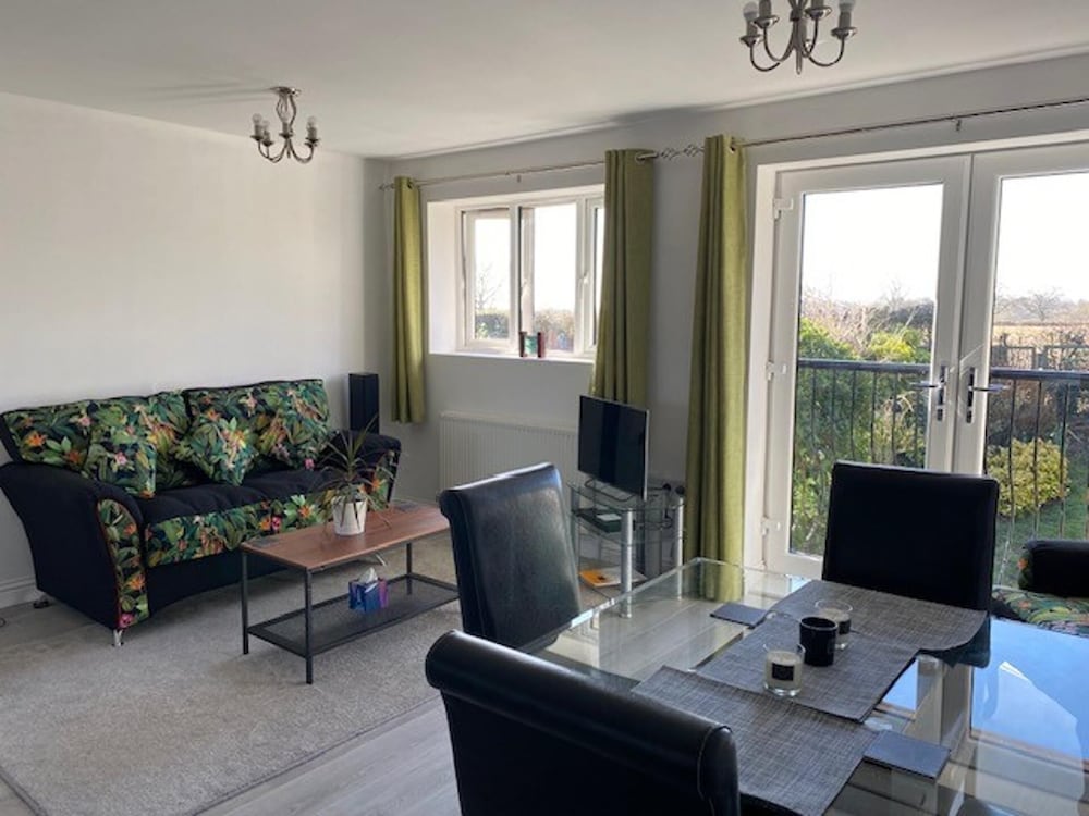 1 Bed Apt- Rural Views- Juliette Balcony - Parking