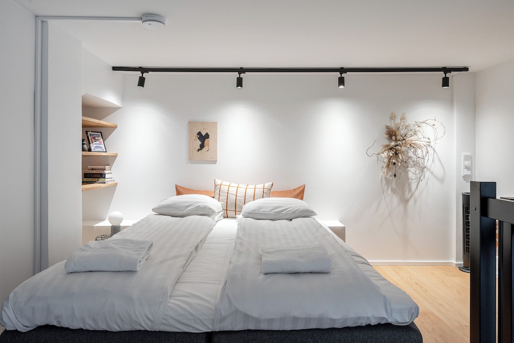 Stylish Loft next to City Center & Lake Pyhäjärvi