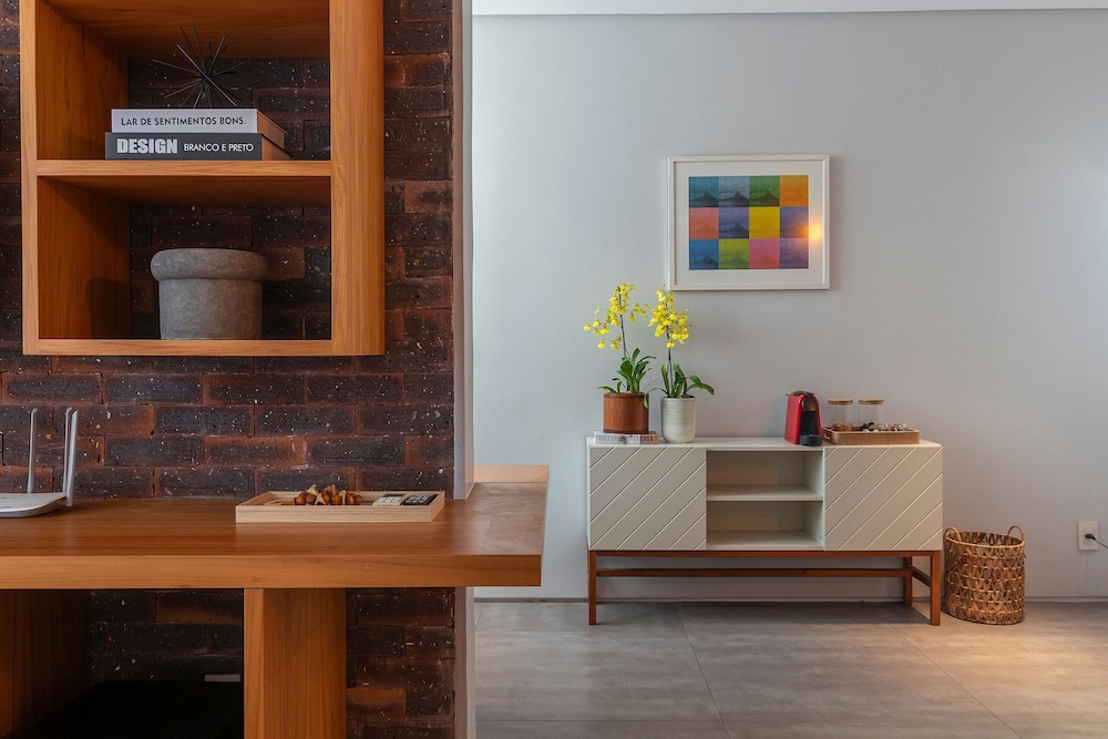 Leblon | 5 min da Praia, com workspace e perto do comércio do bairro - por Casapē Rio