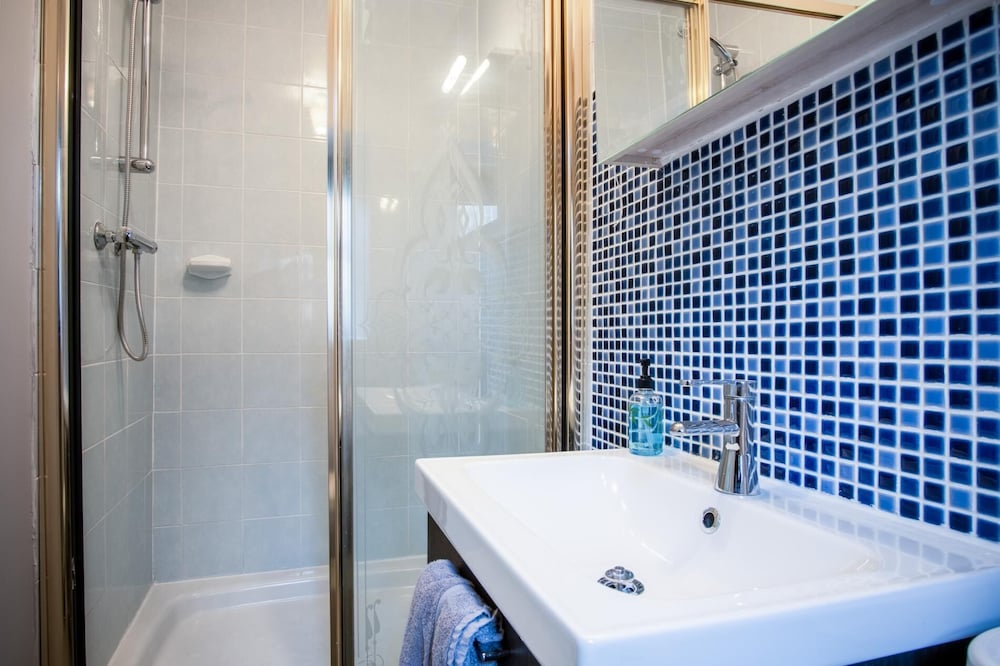 The Lanterns - 9 Bedroom - Sleeps 17 - Saundersfoot Village Centre