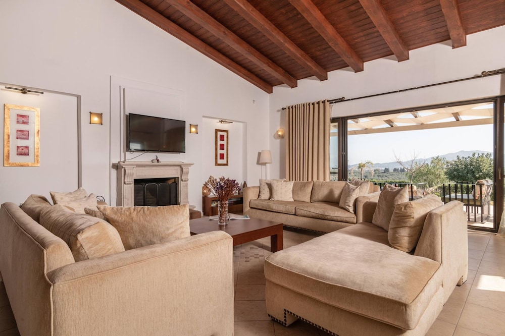 Olive Grove Luxurious Villa With Private Pool Est