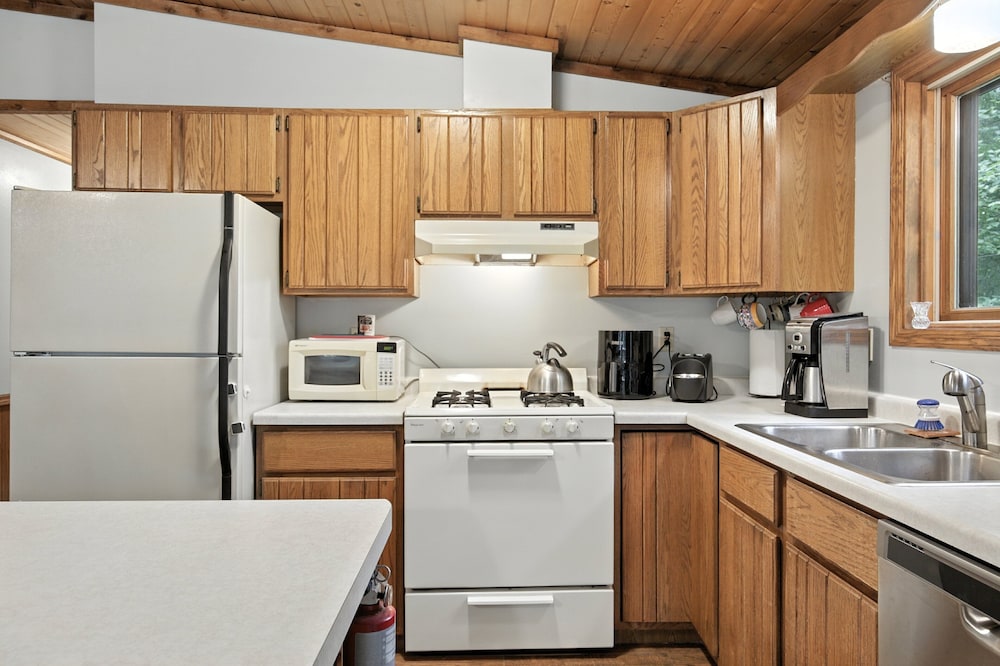 The Treehouse Lakes & Trails Cabin 3 Bedroom Cabin