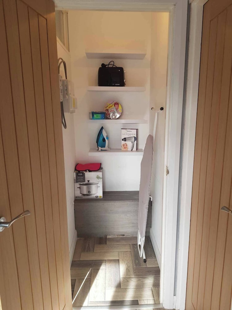 Cosy Corner, Sleeps 2 Only Friendly South Shore