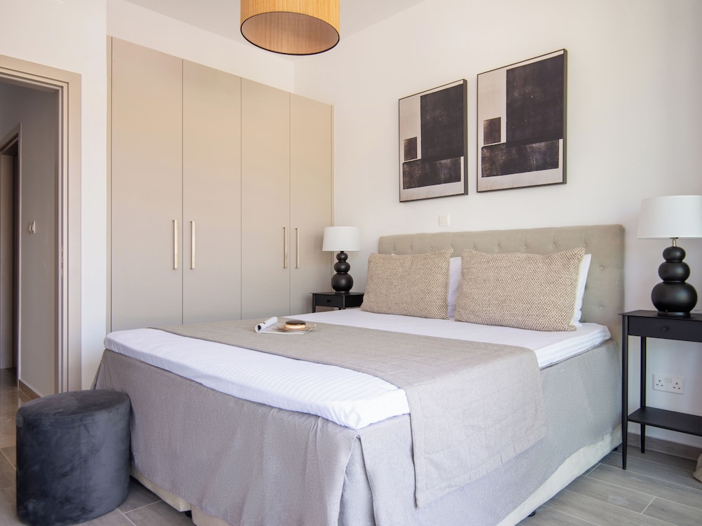 Sanders River Plaza Nice 3 Bedroom Apt w Terrace view 2