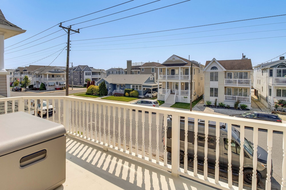 2 Blocks to Beach Access: Ocean City Adventure!