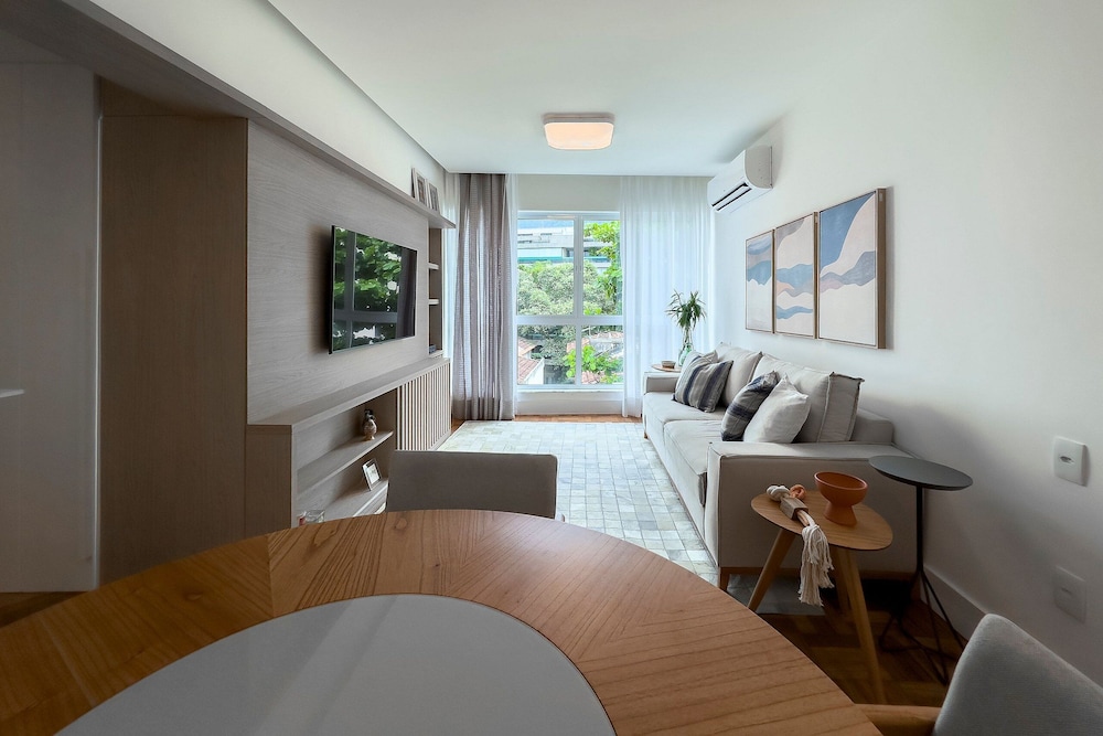 Leblon | 2 quartos, 5 min da Praia – por Casapē Rio