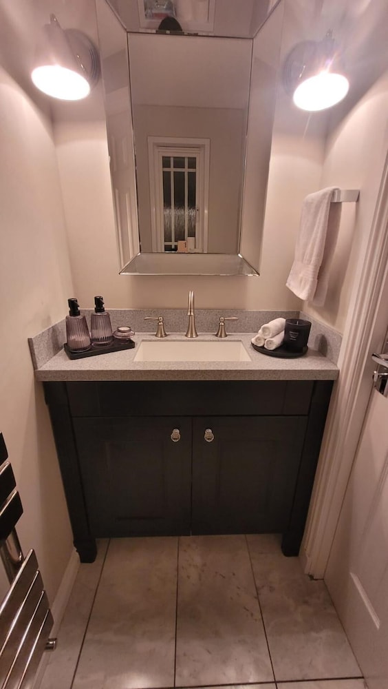 3 Bedroom, Sleeps 6, Free Parking