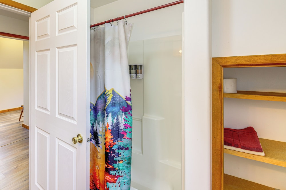 Private Hot Tub: 'enchanted Hideaway' in Lincoln!