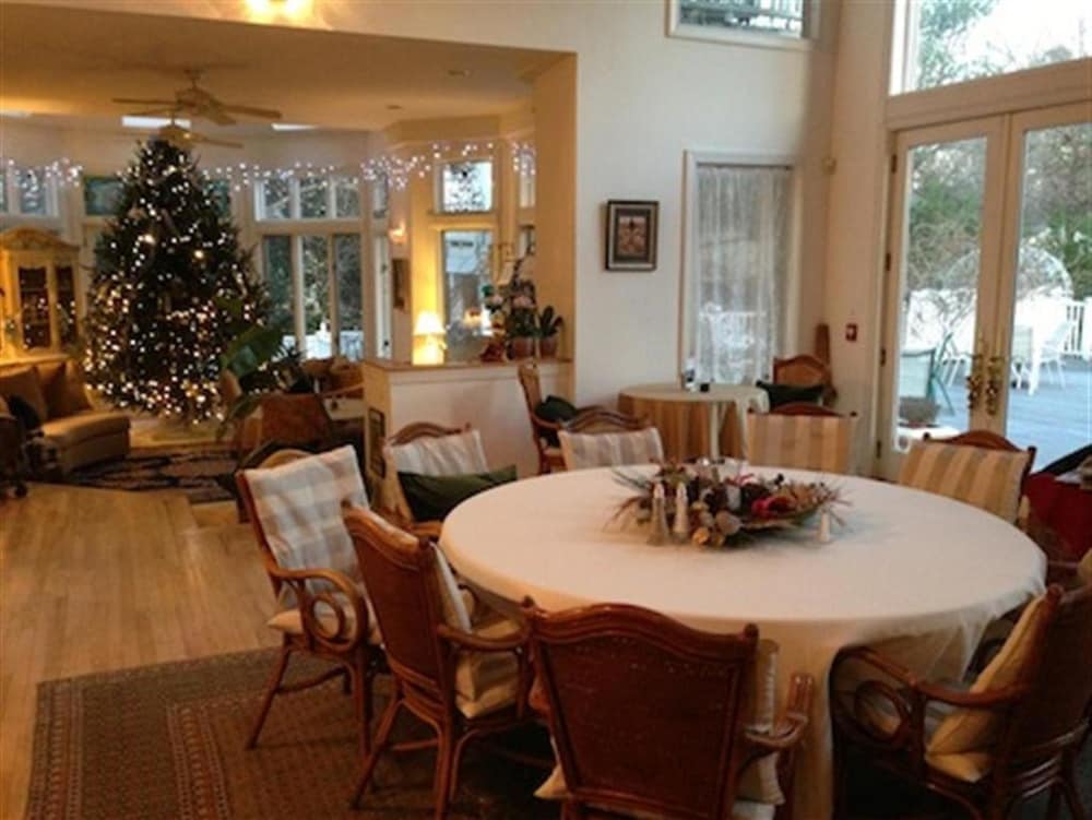 Columbia Vacations - The Columbia Inn at Peralynna Manor - Property Image 109