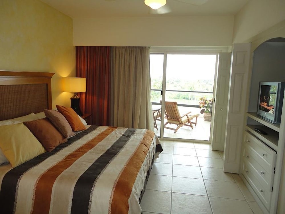 Unlimited Luxury Villas - Gran Marina Condo