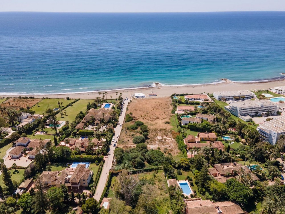 Amazing Beachfront Villa Heated Pool Marbella