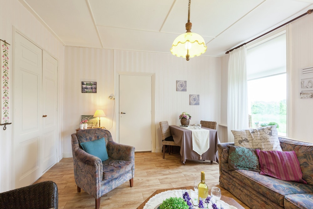 Lovely Cottage near Sea in Wemeldinge