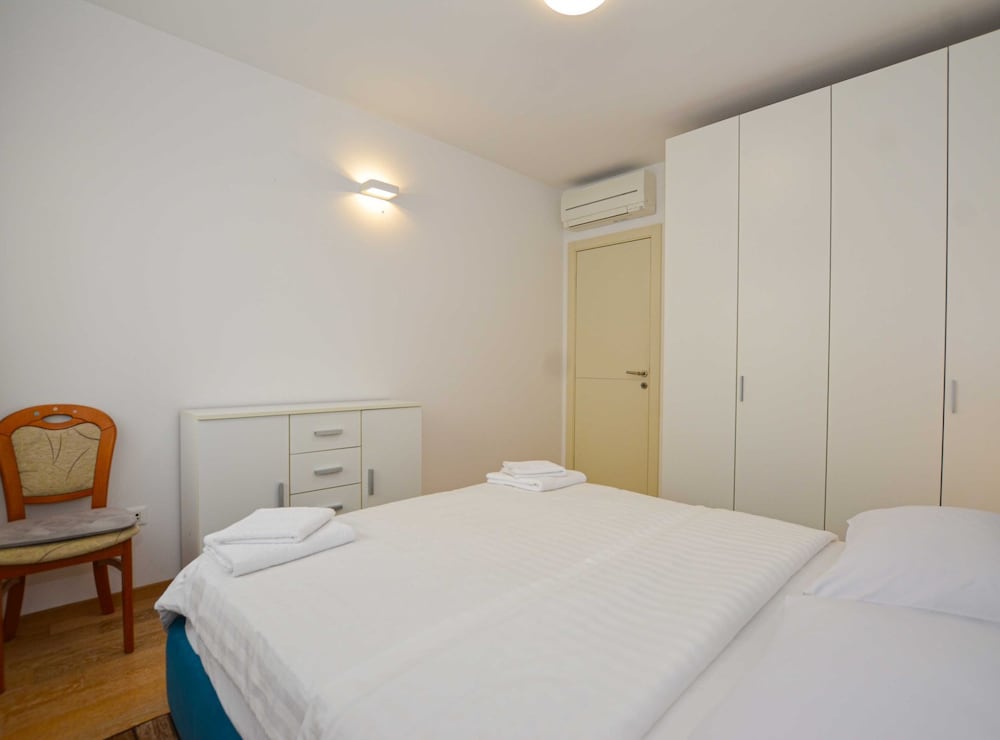 Family Friendly Spacious Apartment With Garden and Terrace