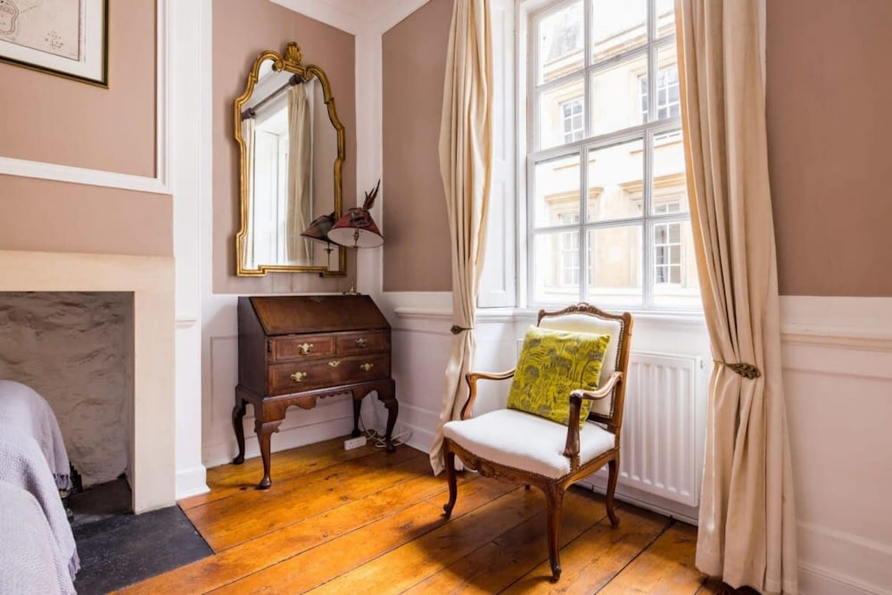Spacious Homely Georgian Town House Central Bath