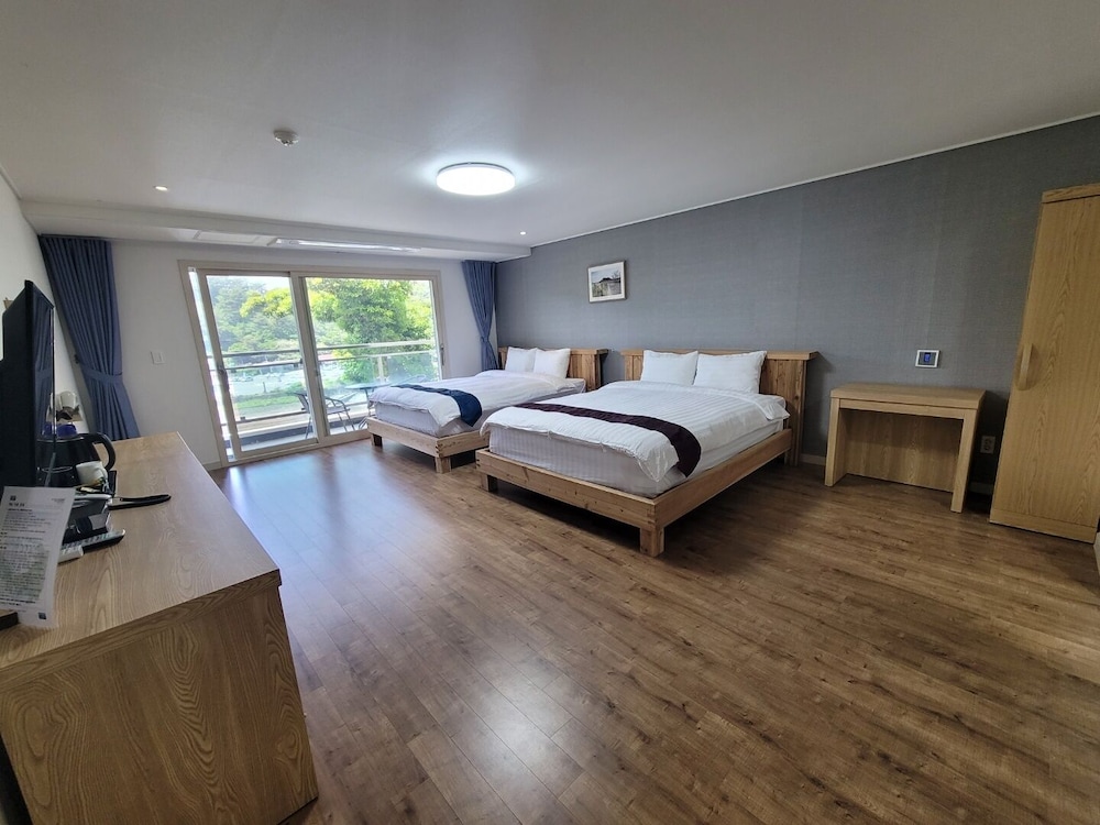 Cheonjiyeon Crystal Hotel 17