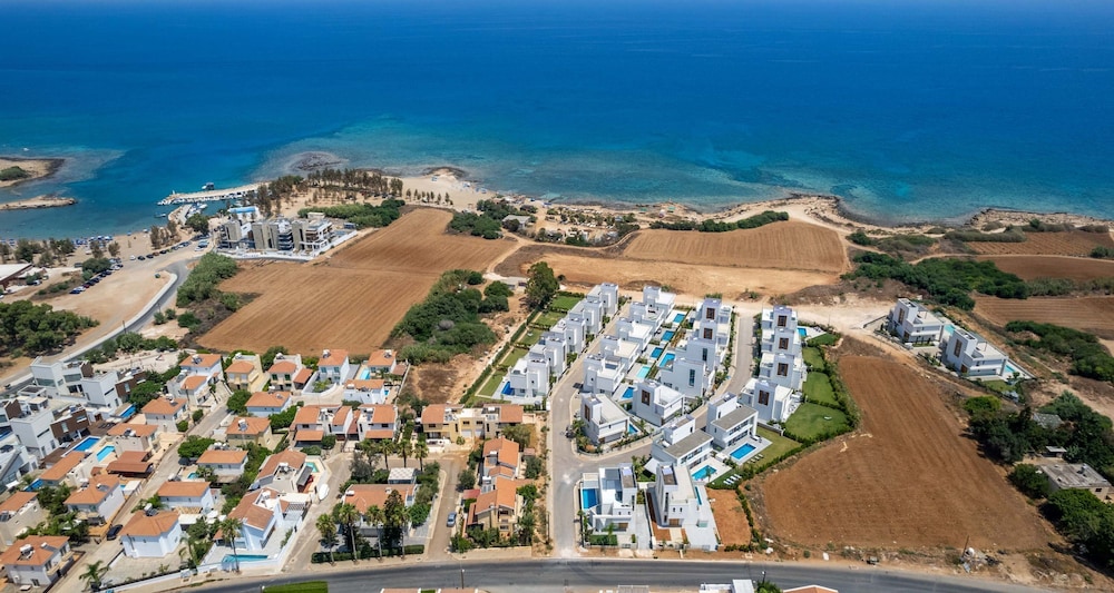 By The Beach - Sunstone Seaview Villa