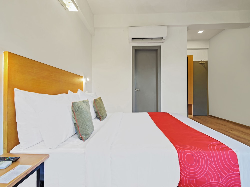 OYO Townhouse 030 Ashram Road Ahmedabad
