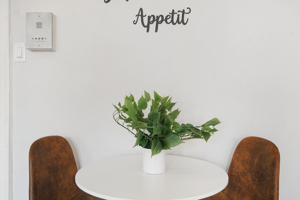 1BR Apartment - Dorchester 306