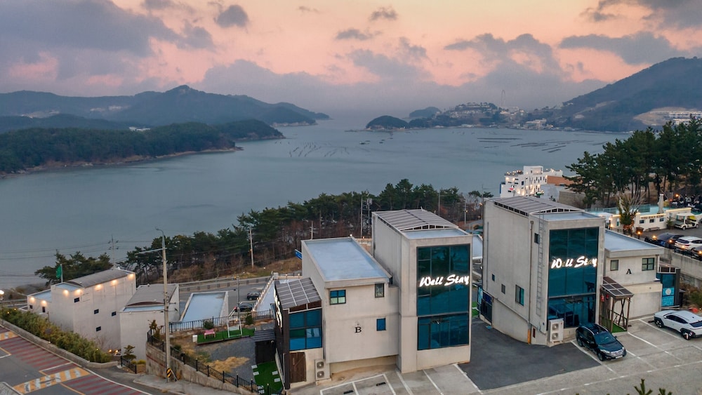 Yeosu Wellstay Pool Villa