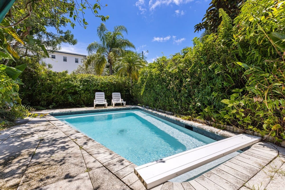 Bright Stylish Apt in Las Olas Blvd Victoria Park