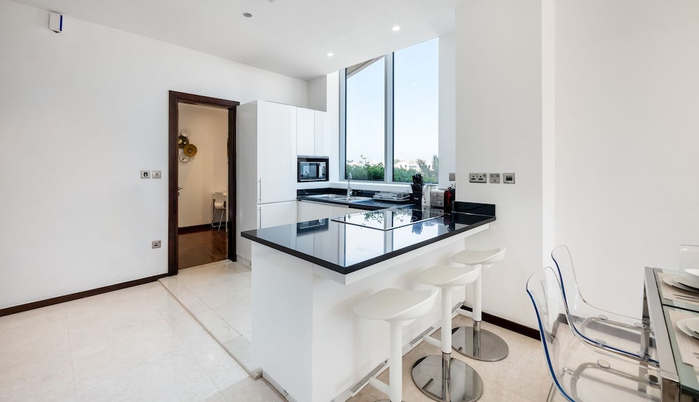 Exquisite 2BR w Exclusive Beach Access at the Palm