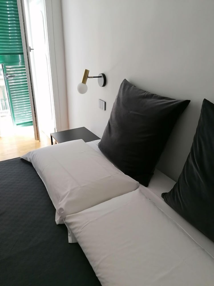 SB6 Rooms & Apartment
