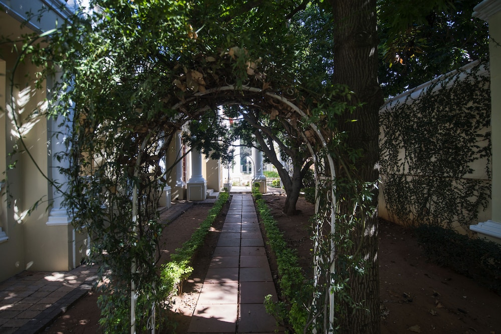 Cricklewood Manor