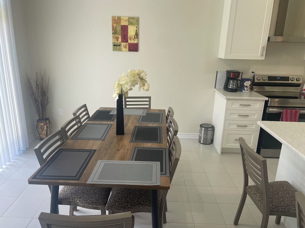 Brand New 3 Bedroom Home in West Niagara