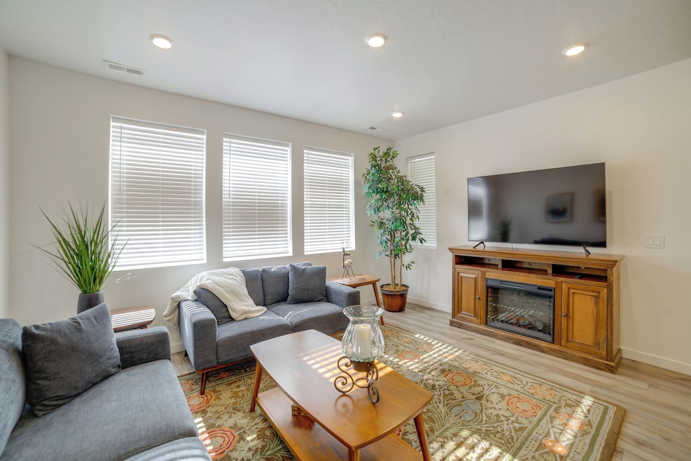 Pool, Park & Peace: 'skyview Landing' in Eagle!