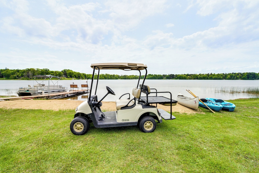 Lakefront Home on 17 Acres: 9 Mi to Dtwn Brainerd!