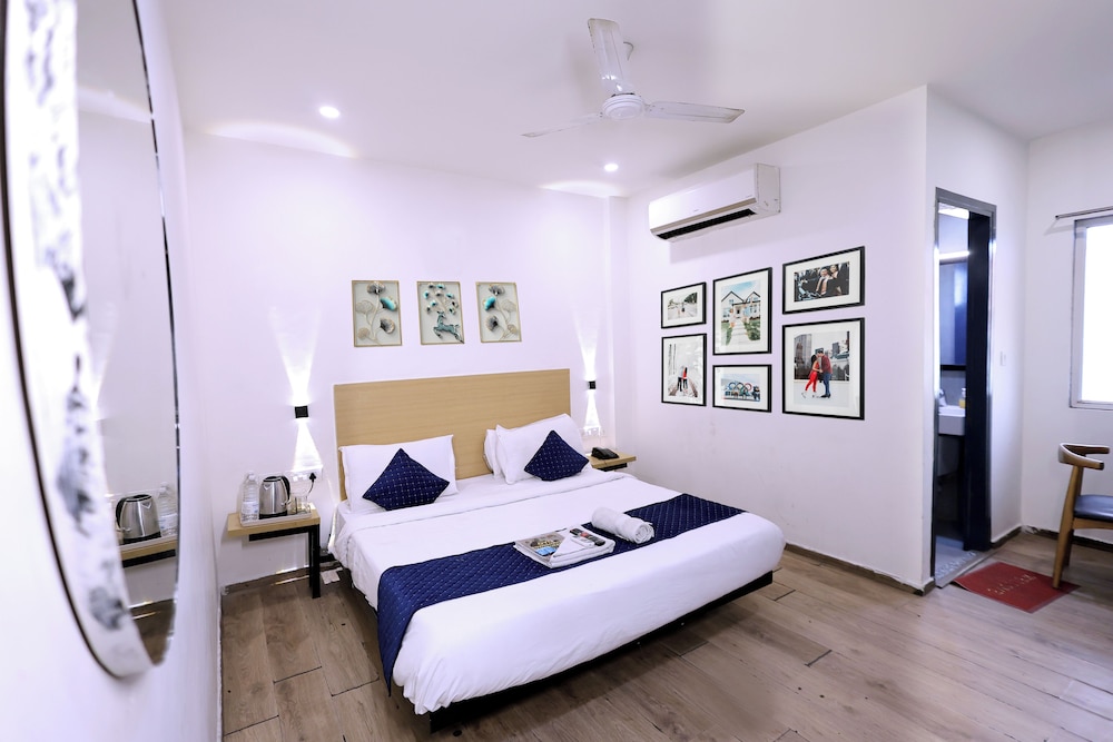 Hotel Red Chilly Pitampura