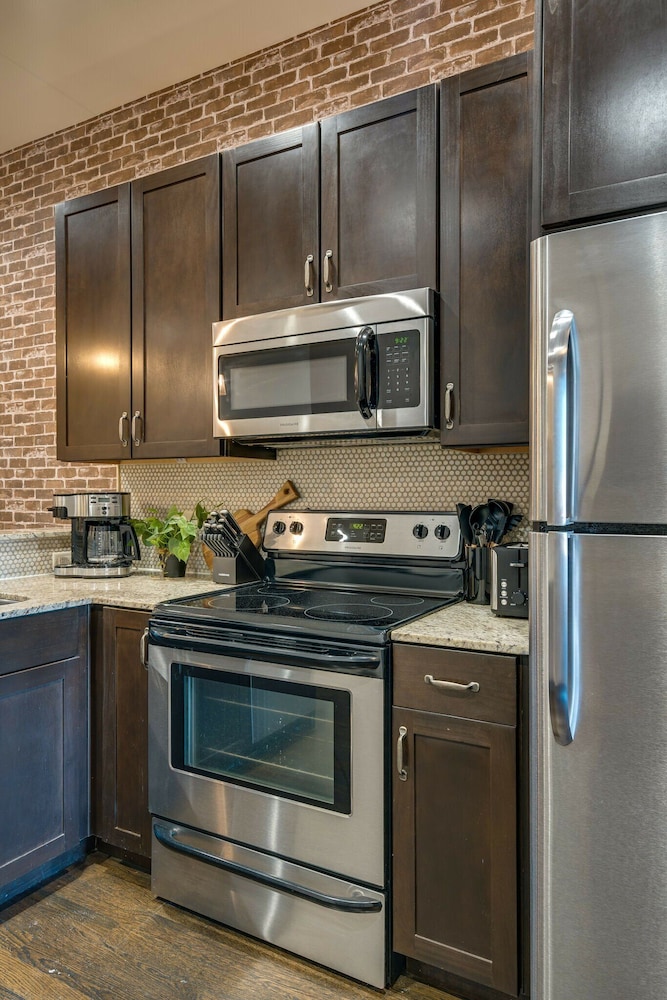 Lofts At 30th - Urban Lodge - Mins to Broadway!