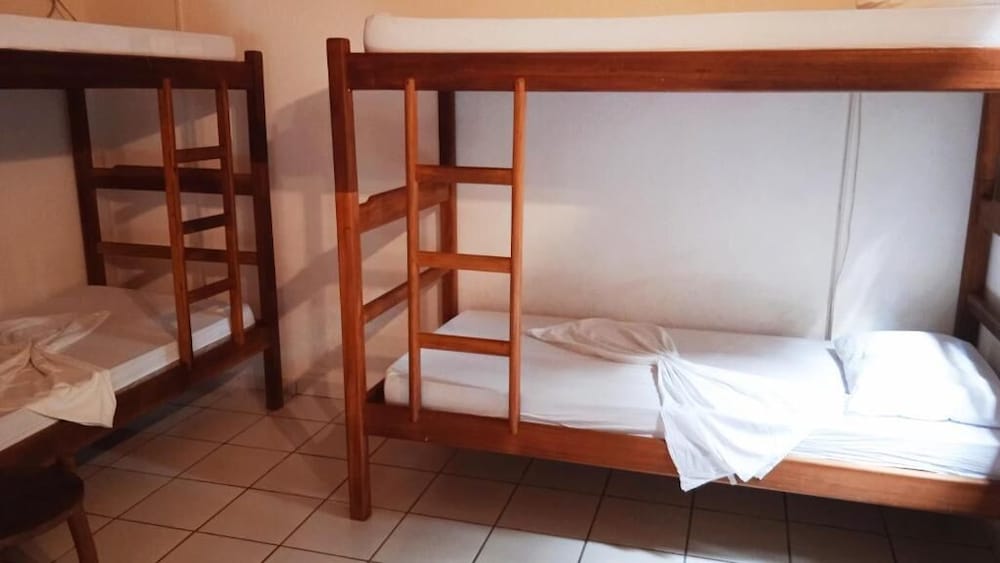 Novos Baianos Hostel e Suites