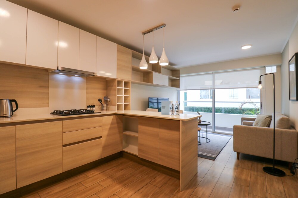 Perfect 1BR With Balcony in Luxurious Building