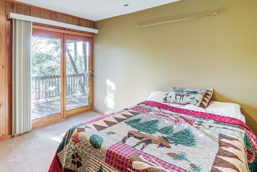 2 Mi to Ski Slopes! Mtn-view Home in Mars Hill