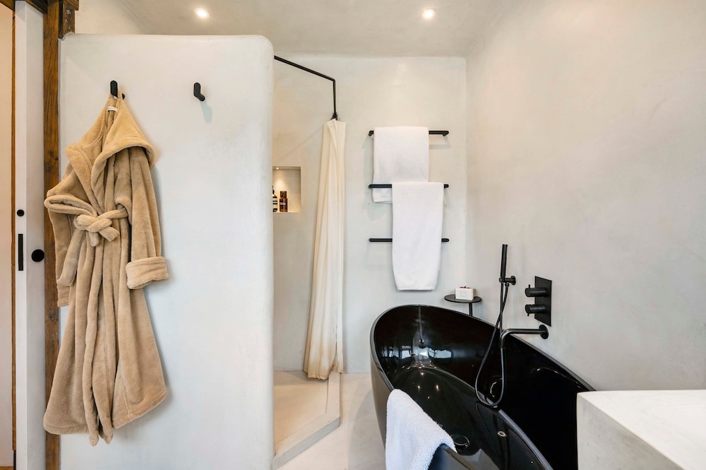 Long Term Stay- Notting Hill by Out of Office Lifestyle