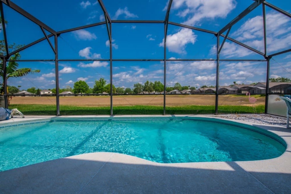 Villa Near Disney 4 Bd 3 Bt With Private Pool Quiet Comminuty