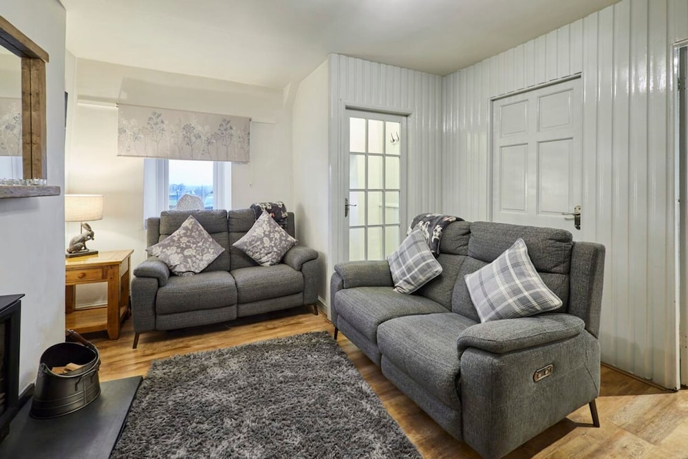 Host Stay Camwy Cottage