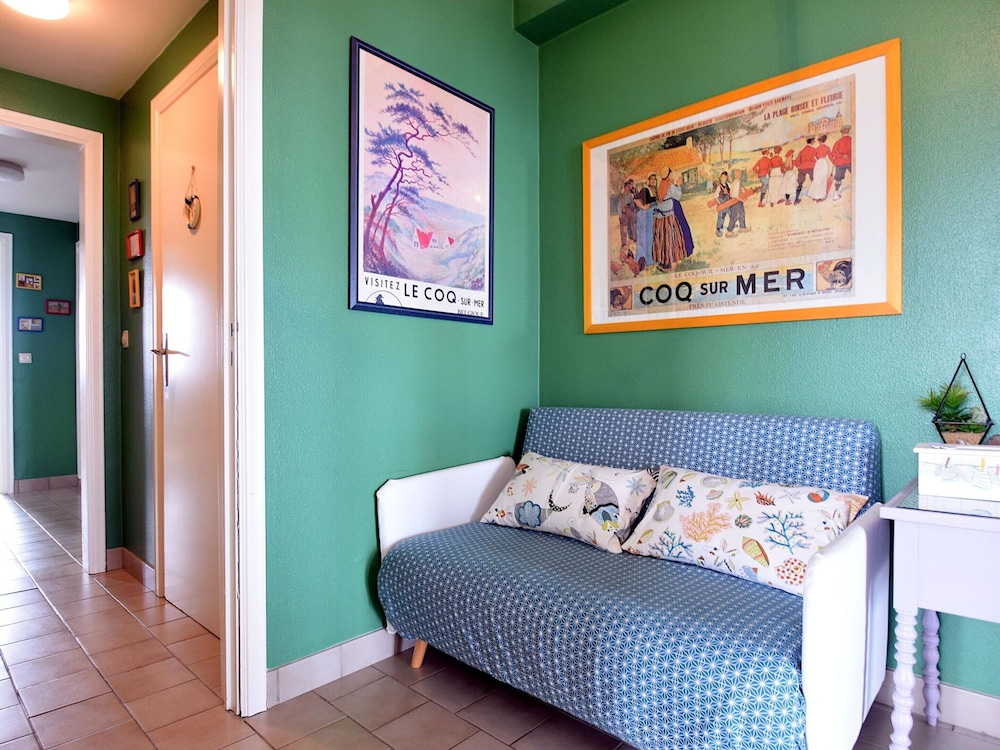 Seaview Stay w/ Parking