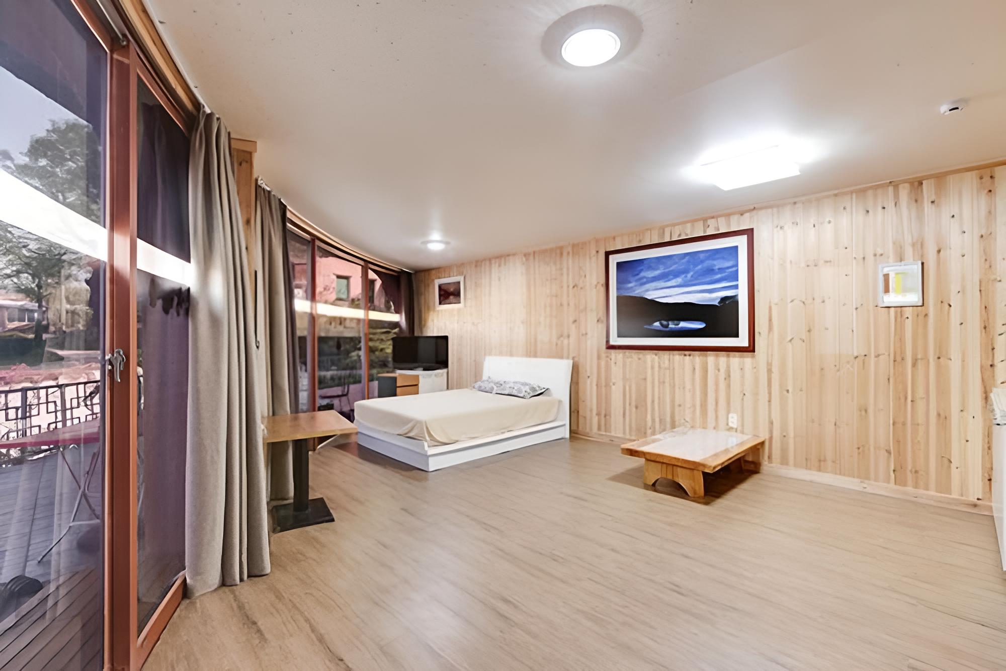 Wanju Moak Pension