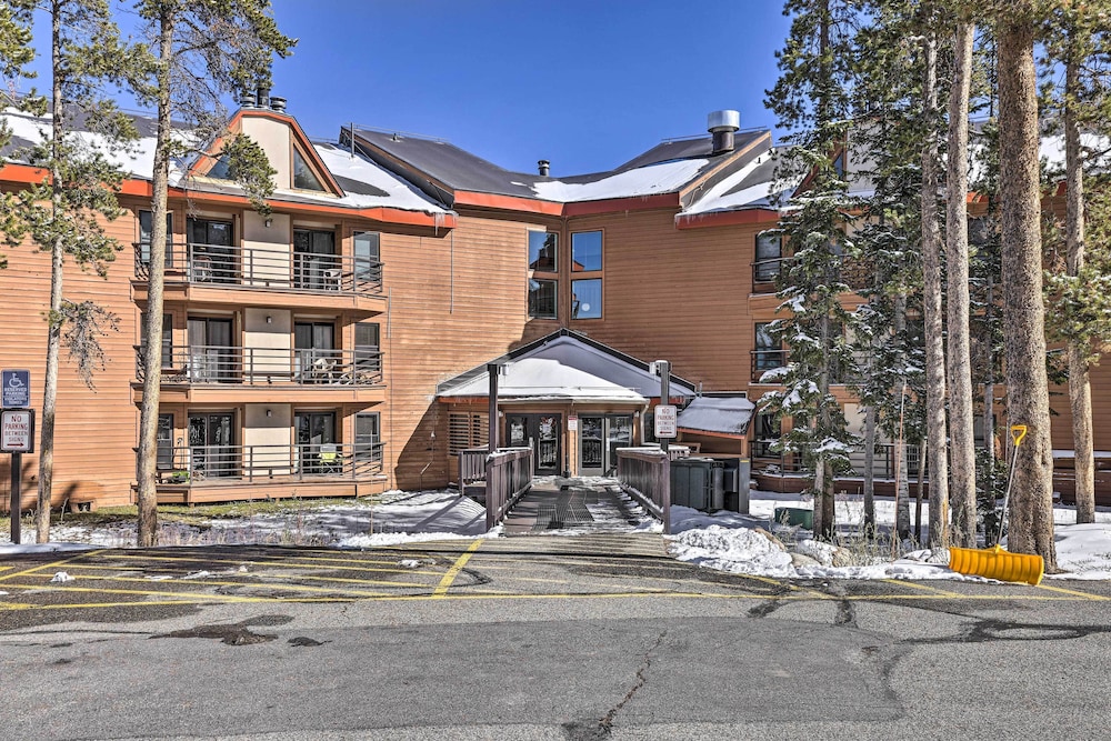 Condo w/ Balcony & Fireplace in Silverthorne! view 4