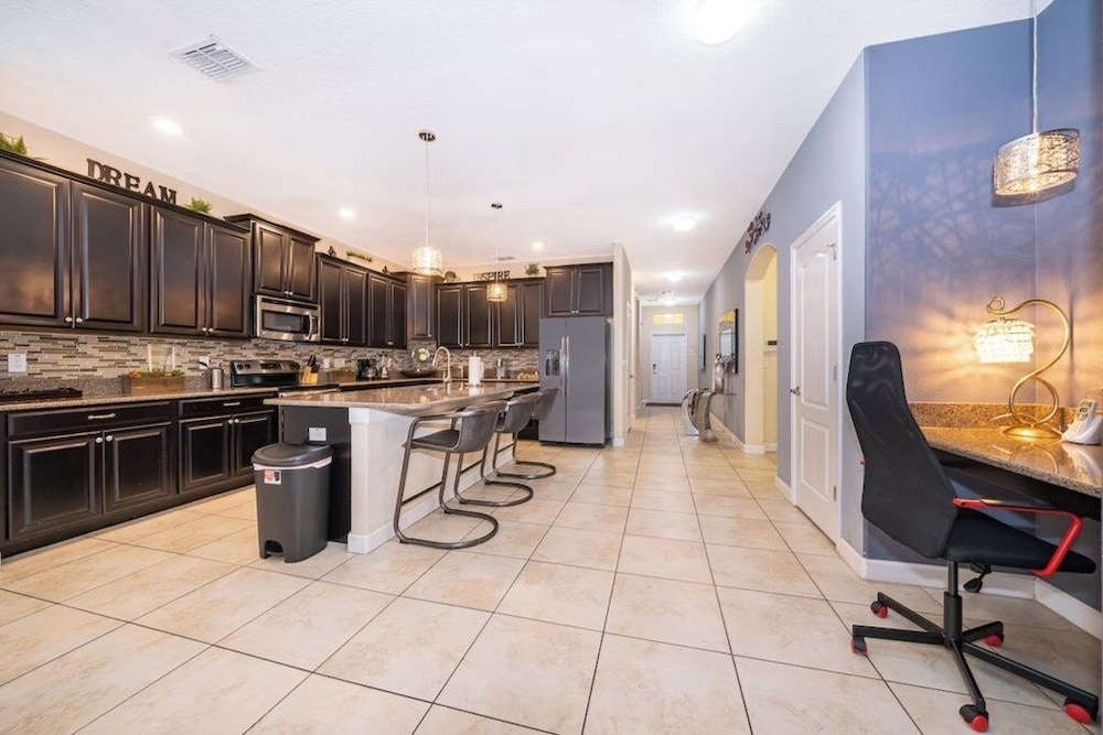 Florida Dreaming 6 Bedroom Home