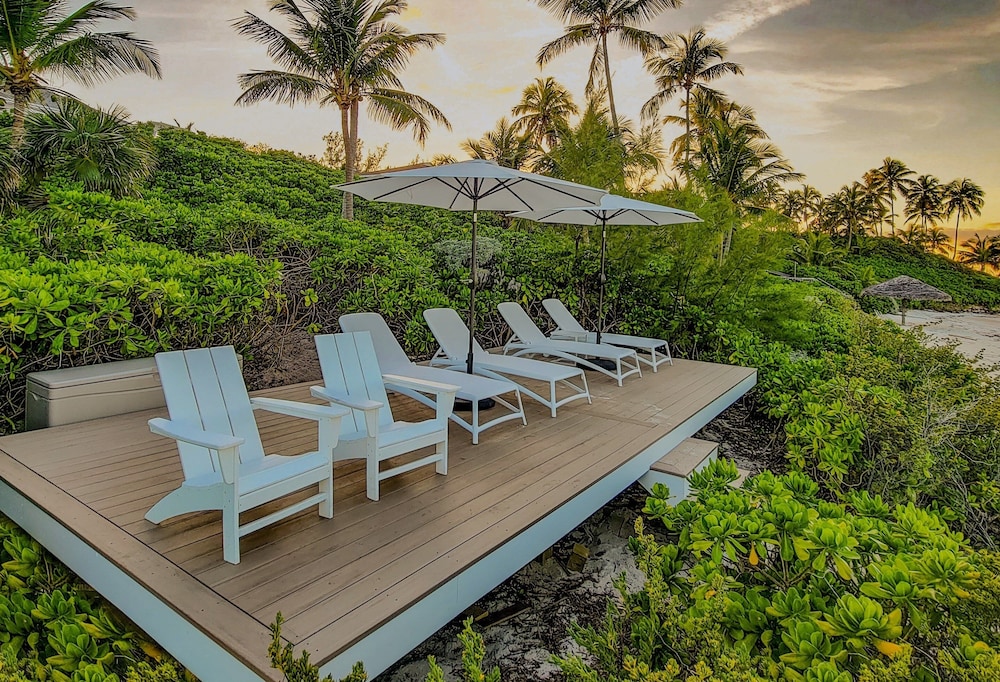 Seaduced - Brand New Luxury Beachfront Estate With Pool 4 Bedroom Home