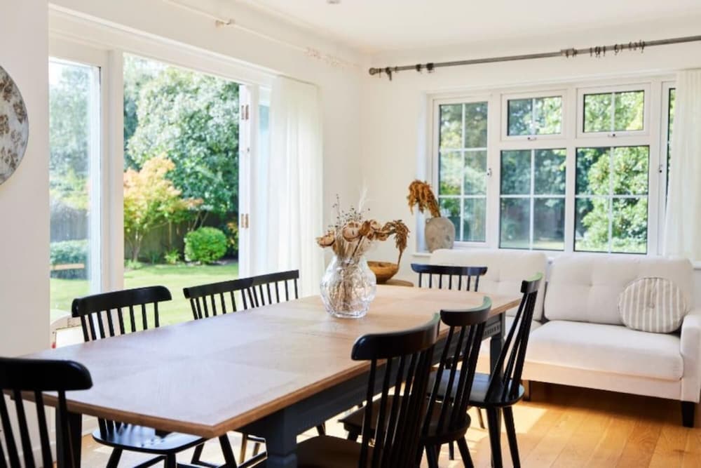 The Richmond Park Hideaway - Cozy 4bdr House With Garden Rooftop Terrace