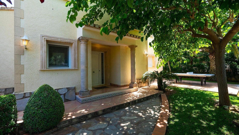 3-bed Villa Las Rotas