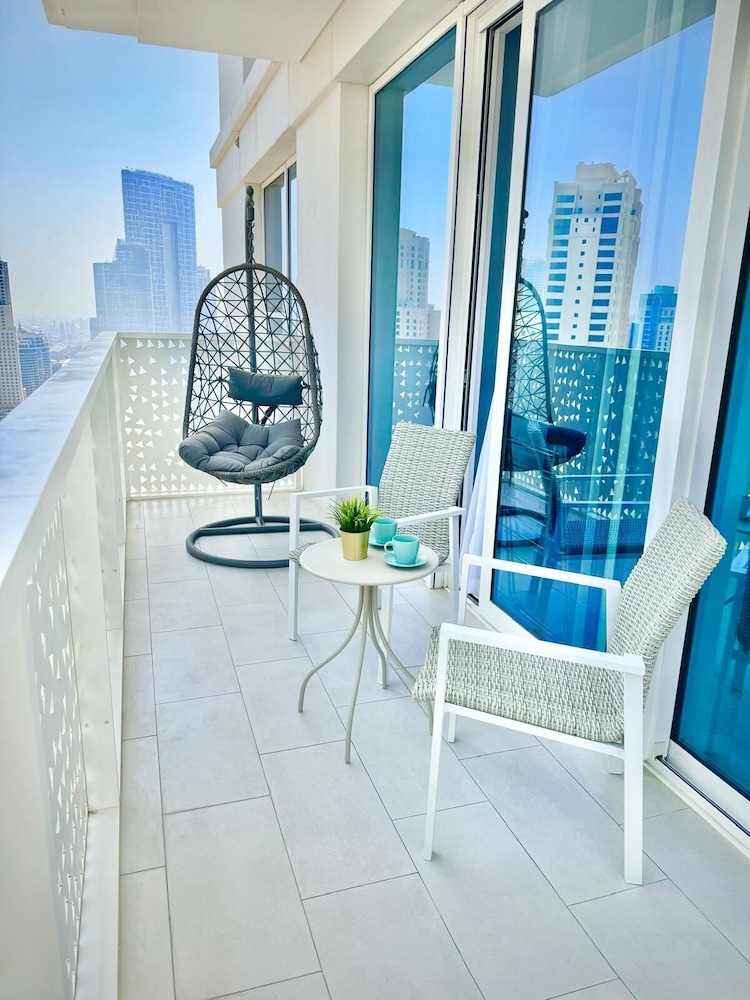 HAPPY SEASON I La Vie apartment