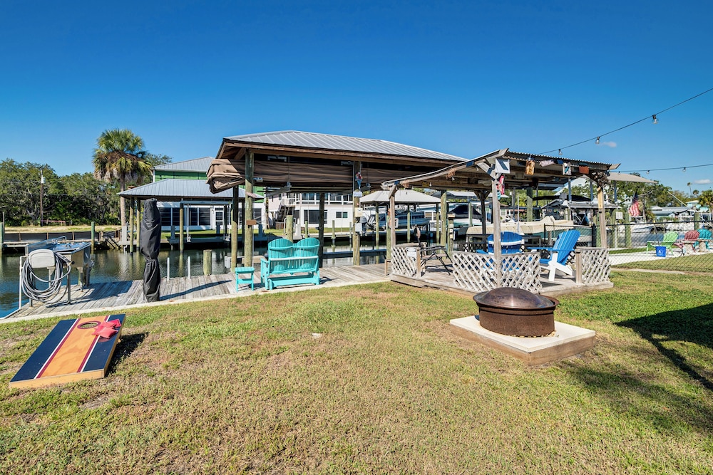 2 Mi to Beach! Canal-front Escape in Crystal River