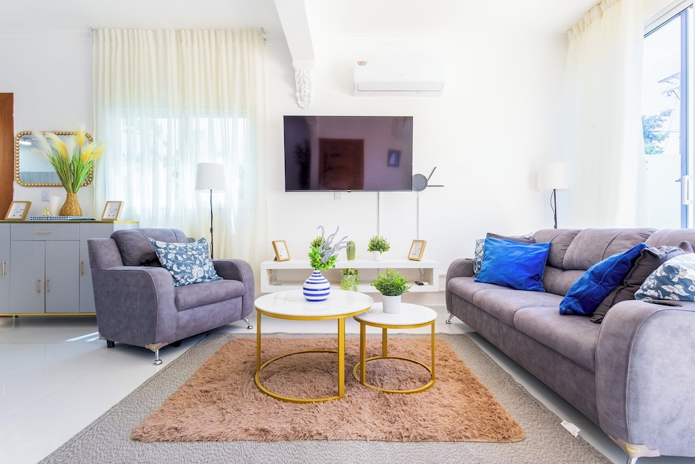 3BR Villa With Pool Rooftop and BBQ Gated Area